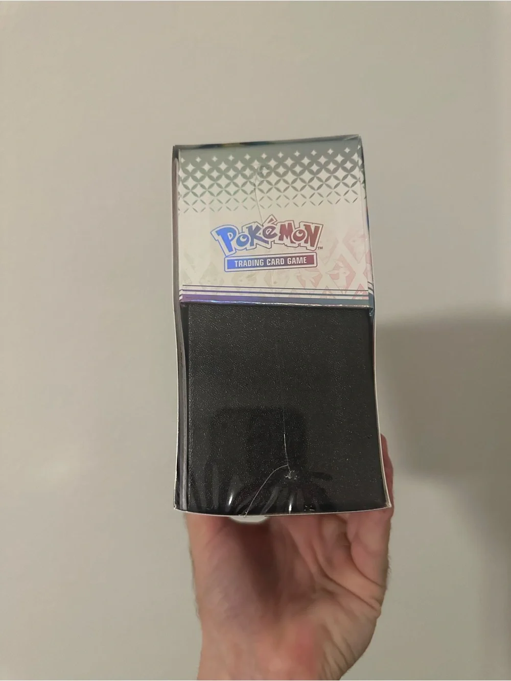Pokémon TCG: Scarlet & Violet—Prismatic Evolutions Elite Trainer Box *SMALLTEAR*